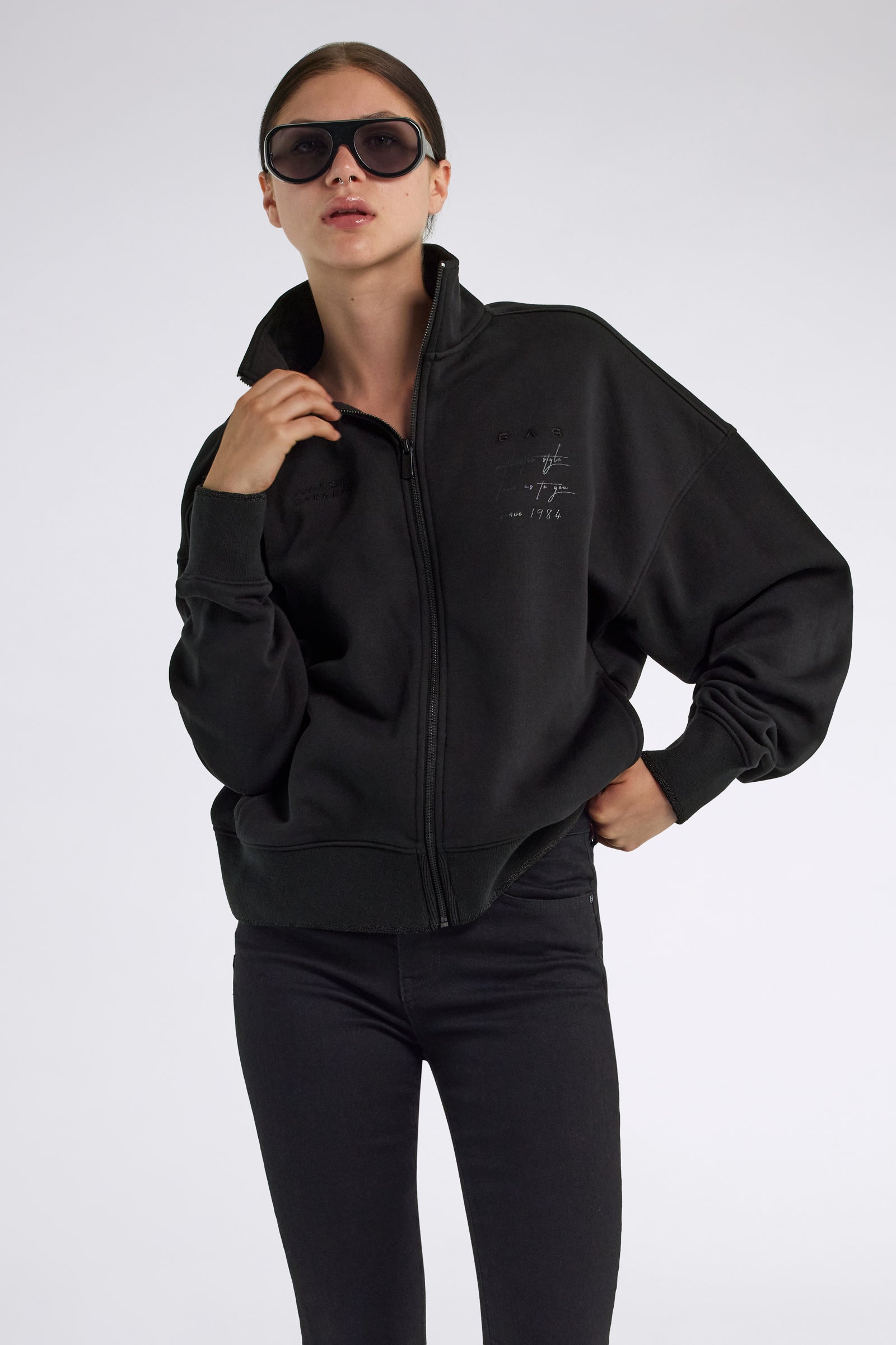 Women's Comfort Fit Black Sweatshirt HELSY ZIP 