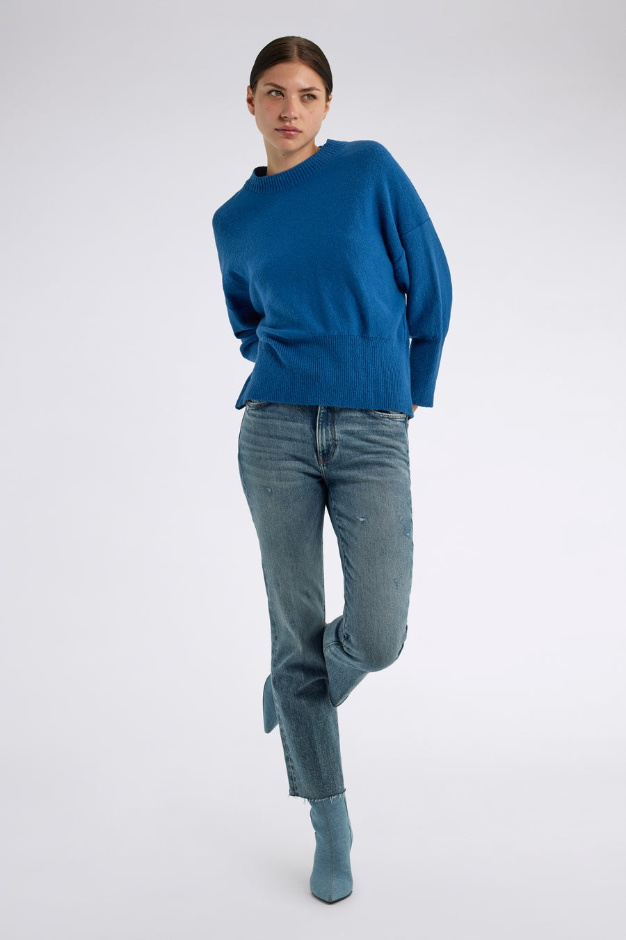 LEONOR ROUND 1721 - Women's Oversized Blue Sweater - main image