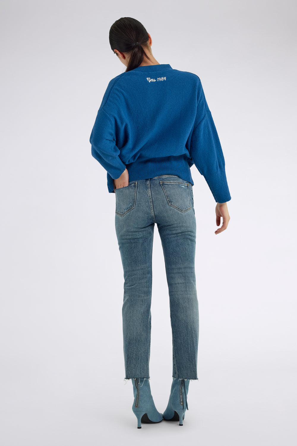 LEONOR ROUND 1721 - Women's Oversized Blue Sweater - secondary image